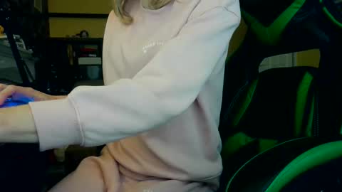 Snapshot of hamptoncriz chatting on 26, 2, 2026 Sissy Sarah-Louise online show from 26, 2, 2026