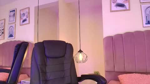 Snapshot of hanabie_ chatting on 4, 2, 2026 hanabie_ online show from 4, 2, 2026