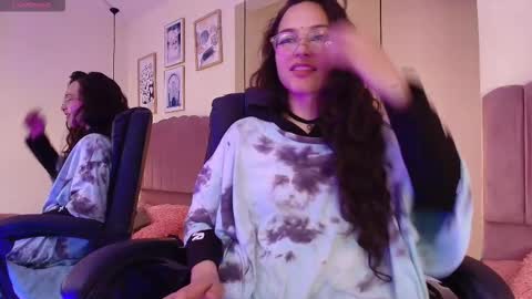 Snapshot of hanabie_ chatting on 6, 2, 2026 hanabie_ online show from 6, 2, 2026