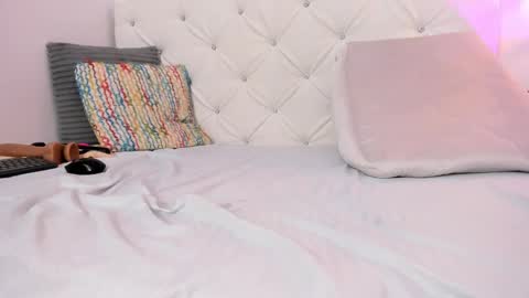 hanah_gray online show from 11, 3, 2025