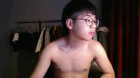 handsome_mannn online show from 12, 12, 2024