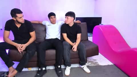 leonardfarrucknick and otis online show from 25, 2, 2026