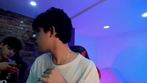 leonardfarrucknick and otis online show from 25, 3, 2026