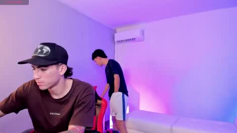 leonardfarrucknick and otis online show from 22, 4, 2026