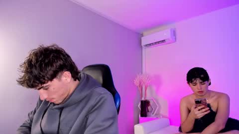 leonardfarrucknick and otis online show from 25, 4, 2026