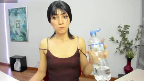 Snapshot of hanna_chloe chatting on 11, 5, 2026 Sara online show from 11, 5, 2026