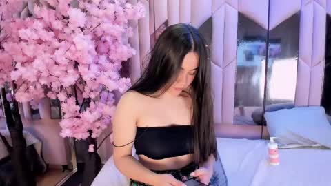 hannacollins_2 online show from 24, 4, 2026