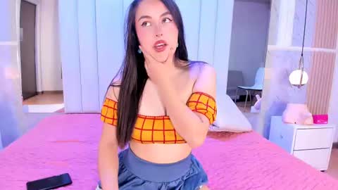 hannacollins_2 online show from 22, 6, 2026