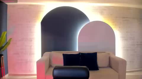  Hanna Connor  online show from 11, 9, 2025