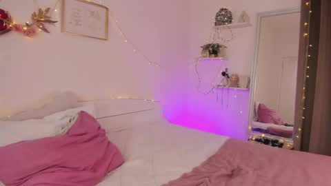 HannahIm a simple girl who likes gifts Lovense is activeThere are legends that in this room all your wish can come true online show from 19, 5, 2026