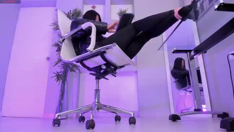 HANNAH HOWELL online show from 25, 2, 2025