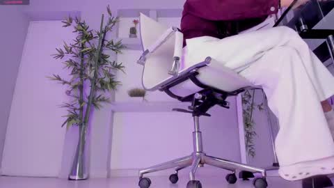 HANNAH HOWELL online show from 30, 9, 2025