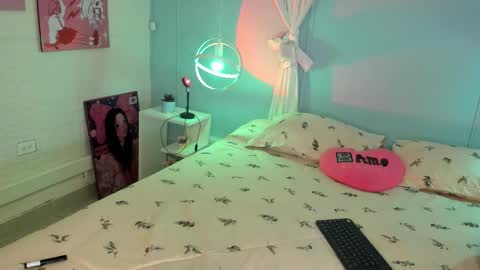 Snapshot of hannahpage chatting on 28, 10, 2025 Hannah online show from 28, 10, 2025