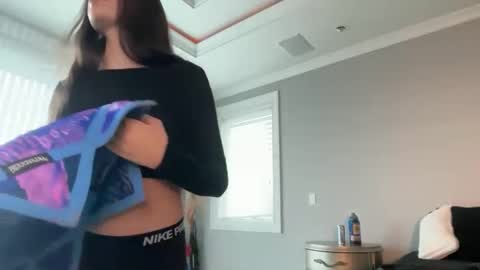 Snapshot of hannahtaylorr chatting on 9, 2, 2026 Hannah Taylor online show from 9, 2, 2026