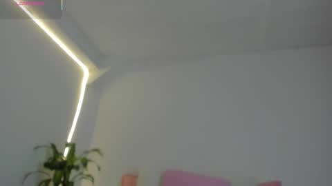 Hanna Williams  online show from 4, 2, 2026