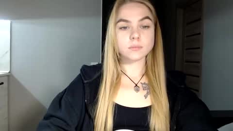 happy_fox_ online show from 12, 12, 2024