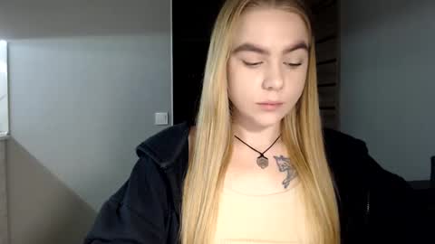 happy_fox_ online show from 24, 1, 2025