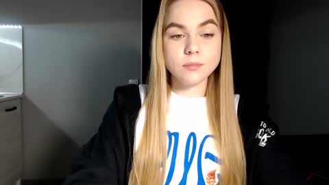 happy_fox_ online show from 4, 2, 2025