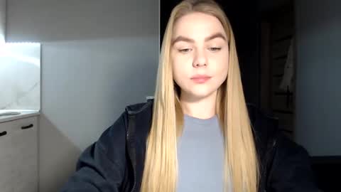 happy_fox_ online show from 11, 3, 2025