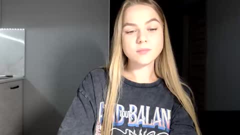 happy_fox_ online show from 6, 10, 2025