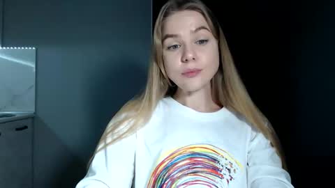 happy_fox_ online show from 3, 12, 2025