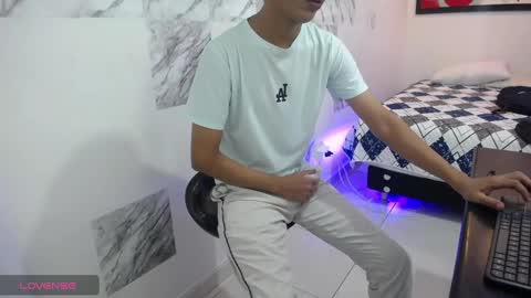 Snapshot of hardsexlove08 chatting on 5, 1, 2025 Andres Dean online show from 5, 1, 2025