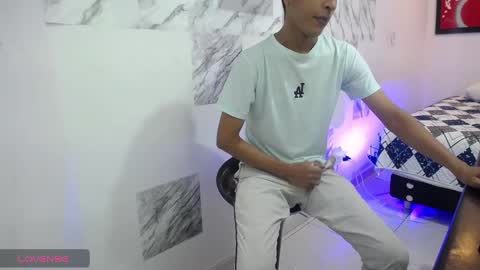 Snapshot of hardsexlove08 chatting on 5, 1, 2025 Andres Dean online show from 5, 1, 2025