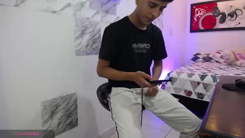 Snapshot of hardsexlove08 chatting on 10, 3, 2025 Andres Dean online show from 10, 3, 2025