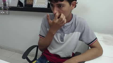 Snapshot of hardsexlove08 chatting on 23, 10, 2025 Andres Dean online show from 23, 10, 2025