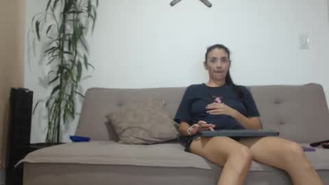 Snapshot of harrycum4you chatting on 17, 4, 2026 hannaandharri online show from 17, 4, 2026