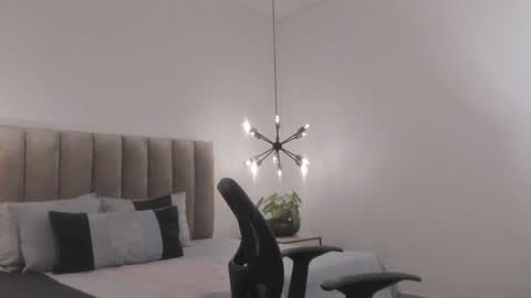 Harry Jones online show from 4, 2, 2025