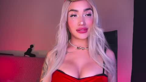 Snapshot of hazeeell chatting on 11, 11, 2025 Marie online show from 11, 11, 2025