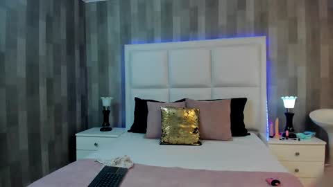 HazelMoret online show from 22, 12, 2024