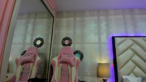 HazelMoret online show from 17, 9, 2025