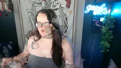 HazeyViolet333 online show from 14, 4, 2026