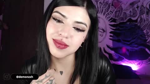 Snapshot of heatherdemonzx_ chatting on 21, 2, 2025 HEATHER DEMONZX Please help me to reach 100 thumbs up online show from 21, 2, 2025
