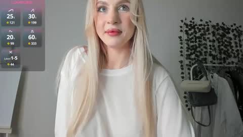 Snapshot of heavenlysky_ chatting on 10, 12, 2024 Akemi instinthemoodforlooove online show from 10, 12, 2024