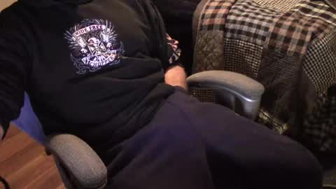 Snapshot of heavilyhung chatting on 8, 11, 2025 John online show from 8, 11, 2025