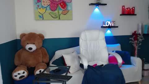 hebelongs2her online show from 9, 3, 2026