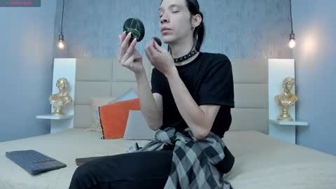 Keira Hecate online show from 18, 4, 2026