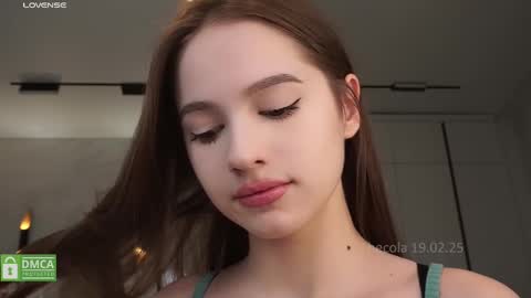 Snapshot of hecola chatting on 19, 2, 2025 Nika next stream 200pm GMT online show from 19, 2, 2025