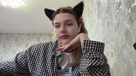 Snapshot of hedwighutzel chatting on 10, 5, 2026 Nessie online show from 10, 5, 2026