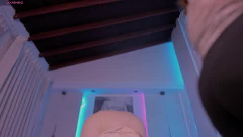 Snapshot of heidy_jhons chatting on 25, 10, 2025 Heidy online show from 25, 10, 2025