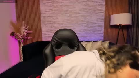 Snapshot of heidy_jhons chatting on 4, 11, 2025 Heidy online show from 4, 11, 2025