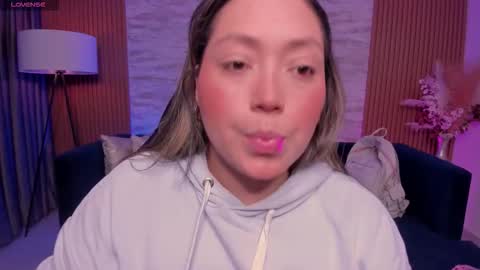 Snapshot of heidy_jhons chatting on 5, 11, 2025 Heidy online show from 5, 11, 2025