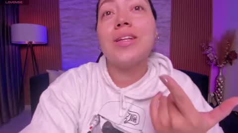 Snapshot of heidy_jhons chatting on 18, 11, 2025 Heidy online show from 18, 11, 2025