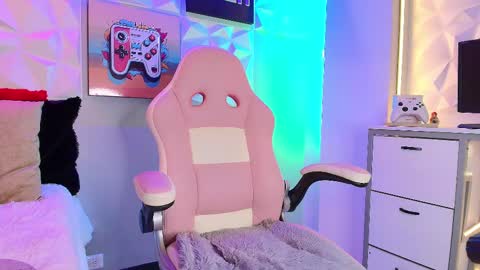   online show from 28, 2, 2025