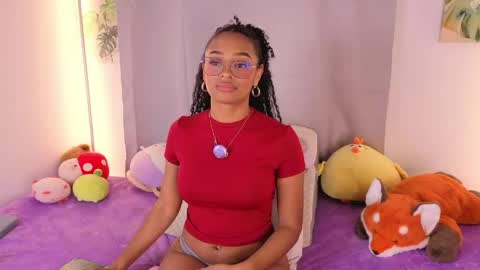 Snapshot of heily_fox chatting on 7, 5, 2026 HEILY online show from 7, 5, 2026