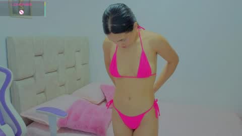 Snapshot of heilyevans chatting on 7, 5, 2026 Heily online show from 7, 5, 2026