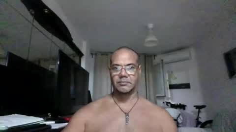 Snapshot of heistt chatting on 6, 10, 2025 Heist Stein online show from 6, 10, 2025